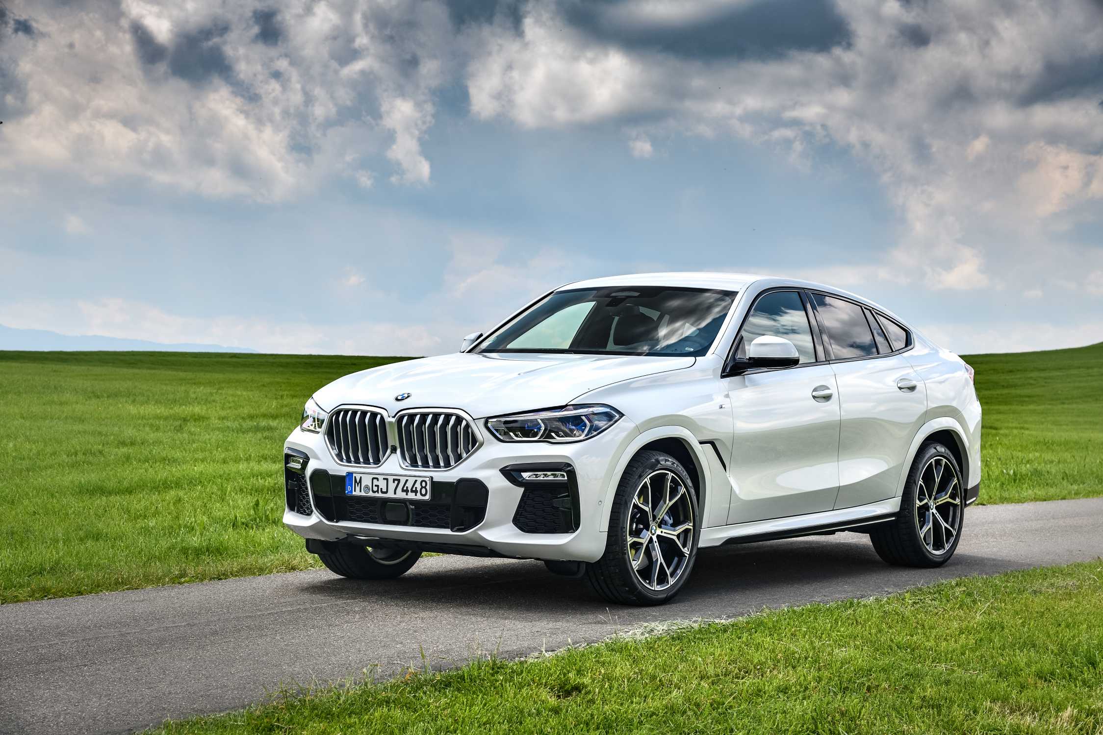 BMW X6 rental in Dubai