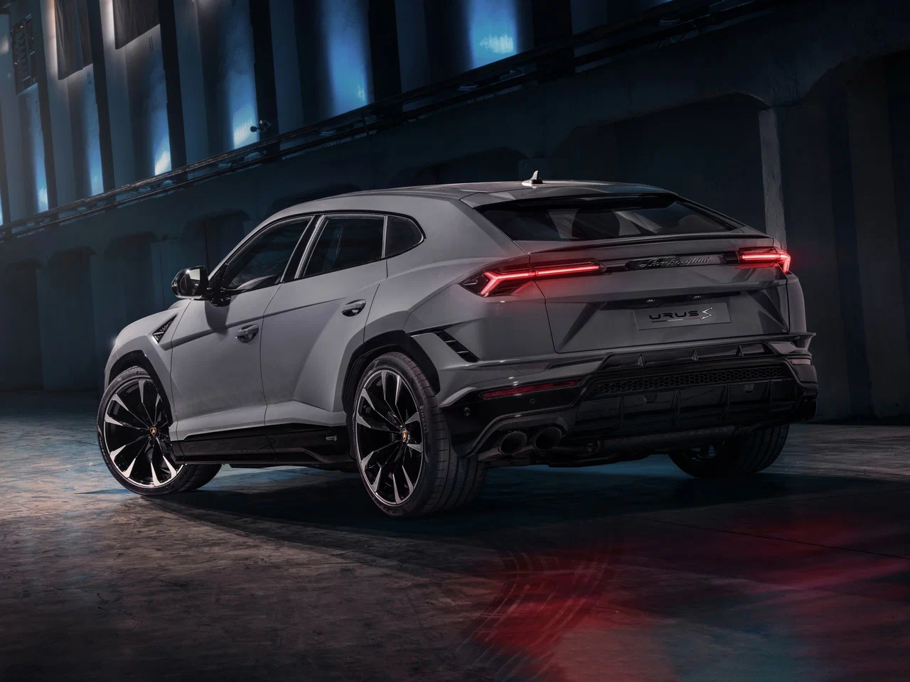Lamborghini Urus for rent