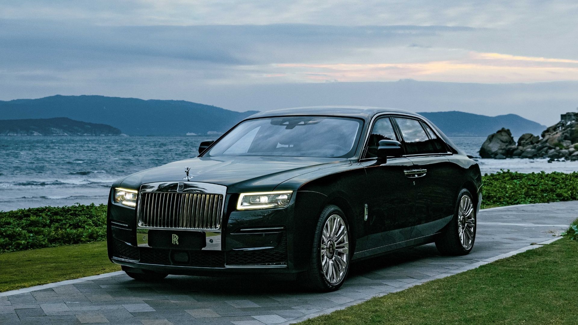 Rolls Royce Ghost rent Dubai