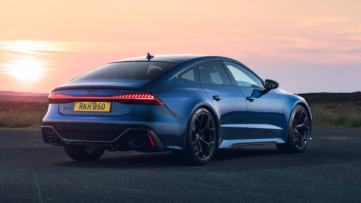 rent Audi RS7 in Dubai