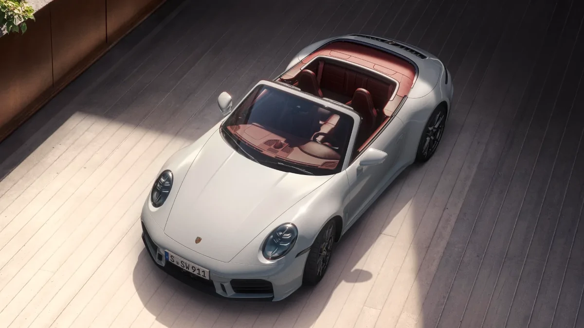 rent Porsche 911 Carrera in Dubai