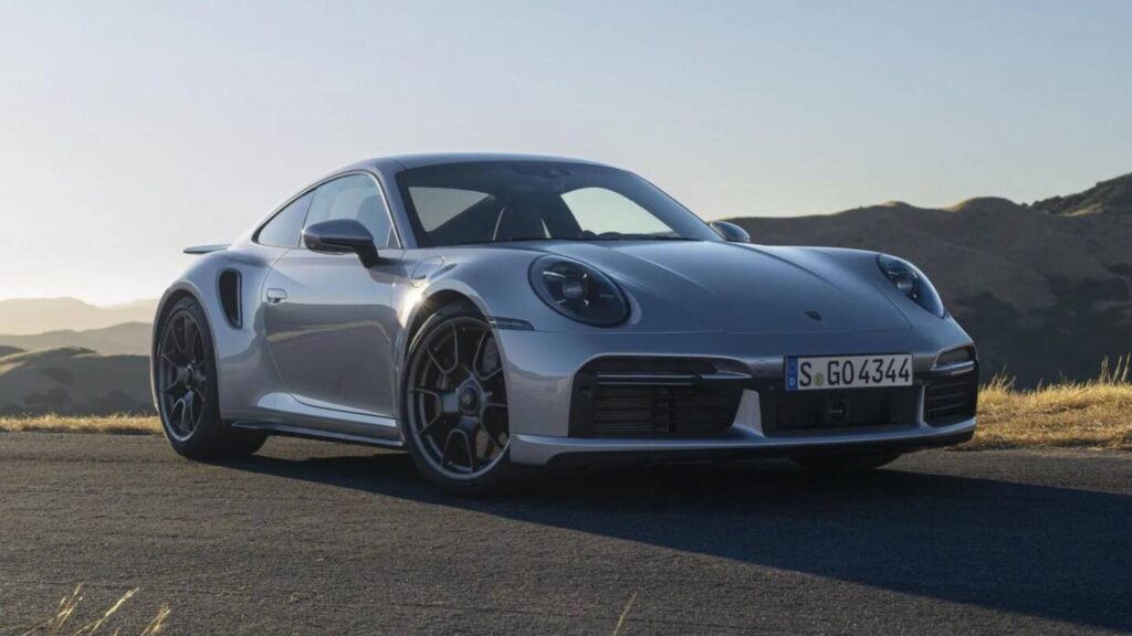 Rent Porsche in Dubai